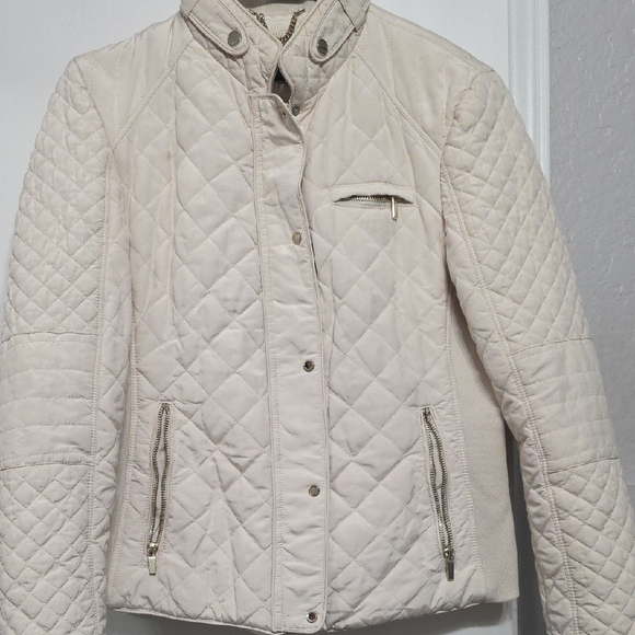 Elegant Cream Quilted Women's Jacket - Picture 13 of 14